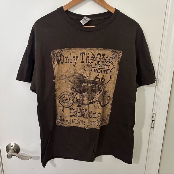 NWOT Gildan Chocolate Brown Route 66 Only the Good Die Young Graphic T-Shirt - Picture 1 of 3